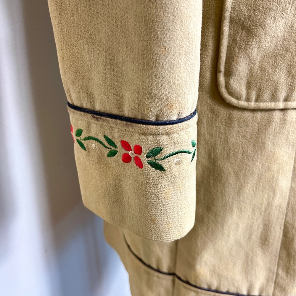 Vintage 1990s Floral Embroidered Camel Colored Coat with Hoodie Size Small - Picture 10 of 12